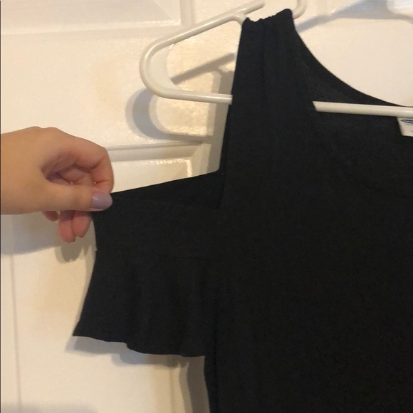 EUC Old Navy open shoulder flutter sleeve shirt - Picture 4 of 5